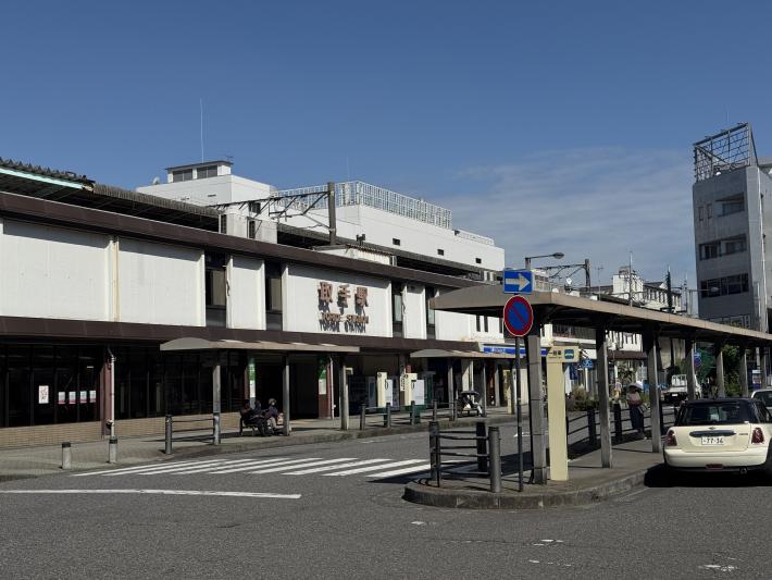 今の取手駅東口の駅舎の写真