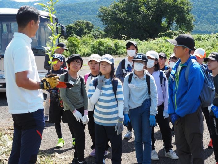 みなかみ町によるコナラ植樹説明