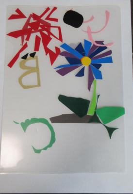 クリアファイルを使った「重ね絵」作品の見本の写真