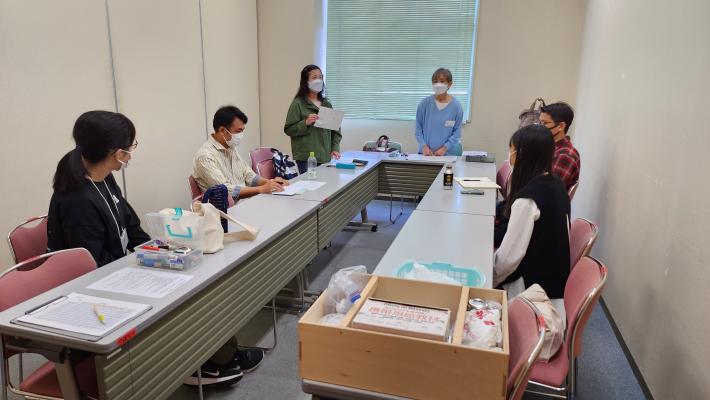 日本教室に通う外国人の自己紹介の様子