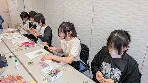 体験参加者が基本に忠実に技術を習得していく様子