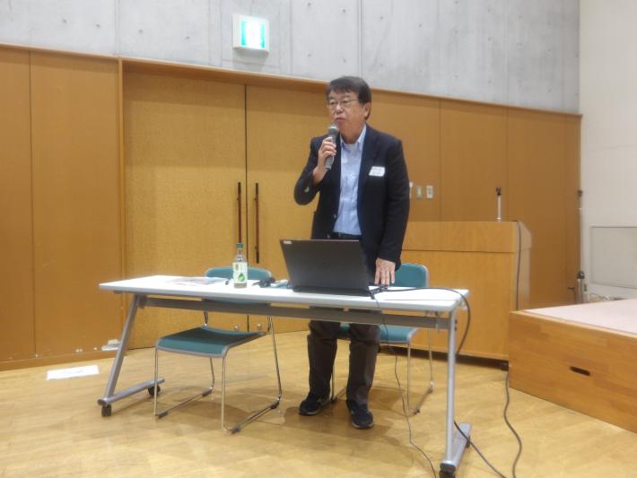 取手市の文化芸術施策について秋田しが発表している様子