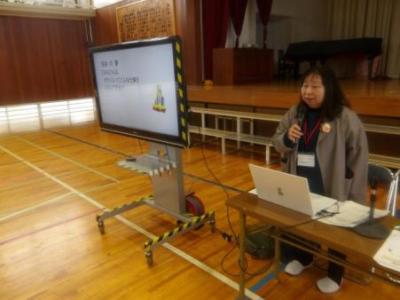 講師の間宮真知子さん