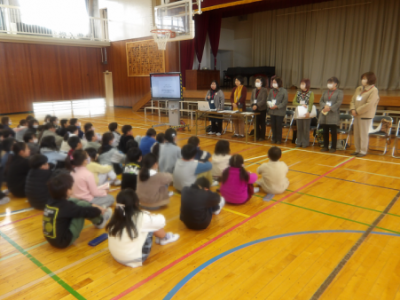 講師を務める「レディースフォーラムとりで」の皆さん