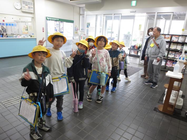 市役所正面玄関に到着