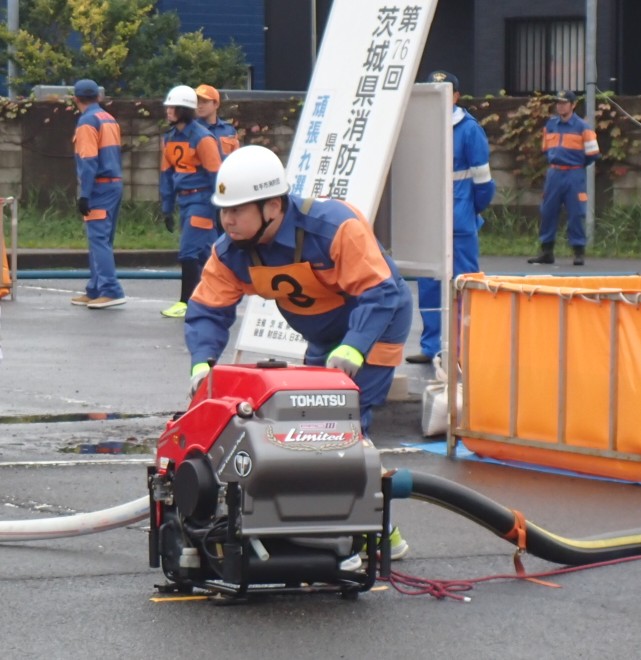 3番員が機関操作している様子