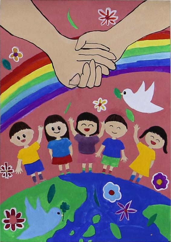 桜が丘小学校の西山葵さんの作品。虹の前でつながれた手と手、虹の下には笑顔で1列に並ぶ子ども達が描かれた絵画。足下は地球。