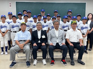 アザレヤチームの集合写真です