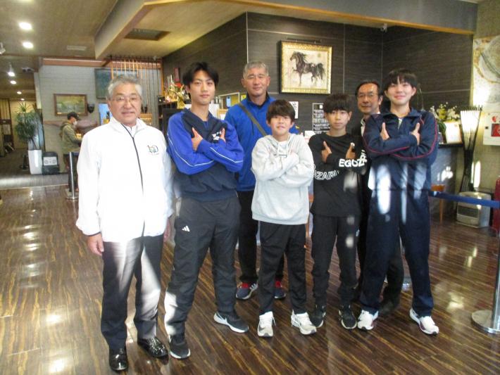 取手市チーム7名が南相馬市に着いて整列しています。