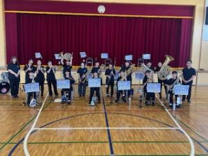 参加した藤代南中吹奏楽クラブ13名が集合しています。