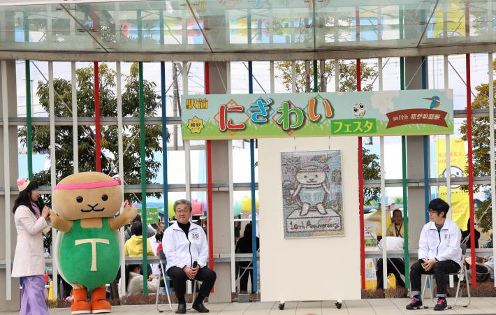 モザイクアートお披露目写真